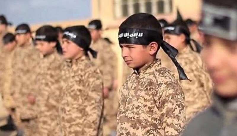 داعش يخرج دفعة من الأطفال المقاتلين على جبهات القتال في سوريا