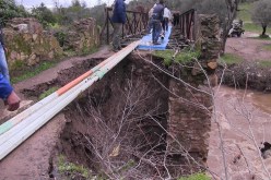 محفظة مدرسية تنقذ تلميذا من الموت بعد انهيار جسر في عزابة بسكيكدة