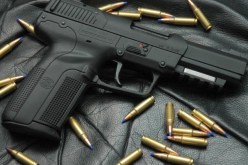 الجمارك تحجز مسدسا و 15 رصاصة بعد مطاردة بارون مخدرات في تلمسان