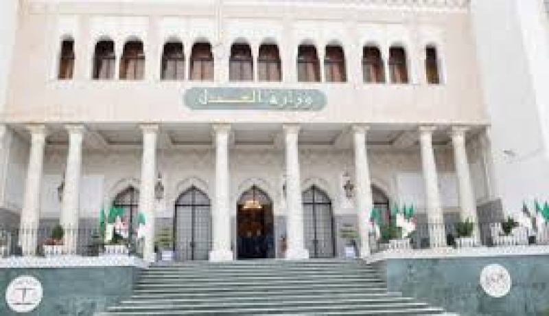 قسنطيني يقترح الإلغاء التدريجي لحكم الإعدام بالجزائر