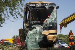 مصرع 6 اشخاص واصابة 47 آخرين بجروح في اصطدام حافلة بقطار بضواحي باكو