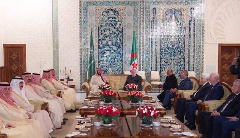 هذا هو الوفد الذي رافق ولي العهد السعودي في زيارته للجزائر