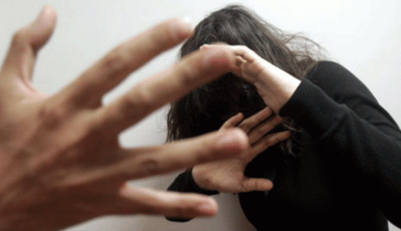 سائق سيارة أجرة يحتجز موظفة داخل منزله ويغتصبها في تبسة
