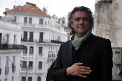 نكاز يبحث عن الحصانة للتهريج السياسي