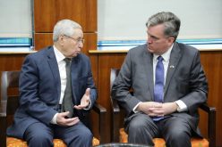 بالصور.. بن صالح يوقع سجل التعازي في وفاة الرئيس الأمريكي الأسبق جورج بوش الاب