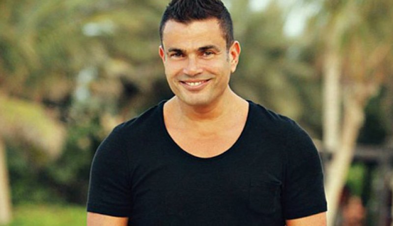 عمرو دياب يردّ على جمهوره بعد منع المحجّبات من دخول حفلته