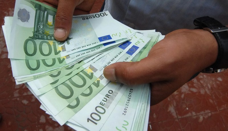 الدينار ينهار… 100 أورو بـ 2 مليون سنتيم!