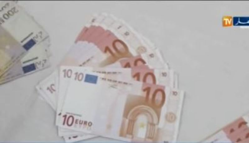 بالفيديو توقيف شخص بميترو الجزائر وبحوزته مبلغ معتبر من العملة الصعبة المزورة