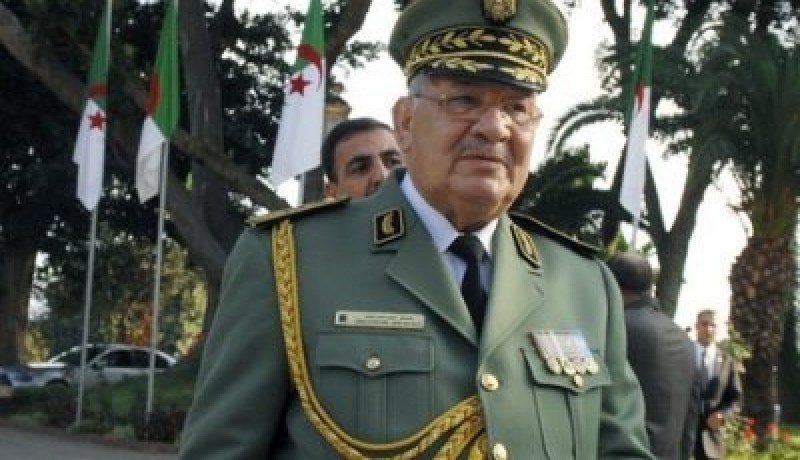 الفريق قايد صالح يشرف على تخرج ثلاث دفعات من الضباط بالأكاديمية العسكرية لشرشال