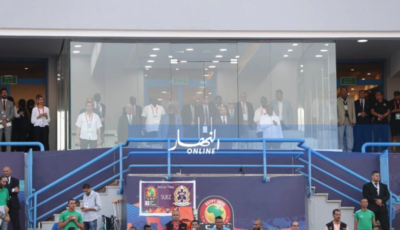 بالصور.. “برناوي” في المنصة الشرفية لملعب “السويس” لمساندة “الخضر” !!