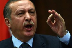 تركيا تحتجز ضباط شرطة في إطار تحقيق في قضية تنصت