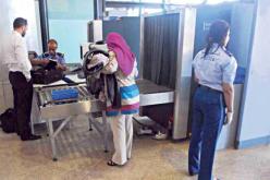 تفتيش دقيق بأجهزة سكانير في مداخل حظائر المطارات ولا توظيف دون موافقة أمنية مسبقة