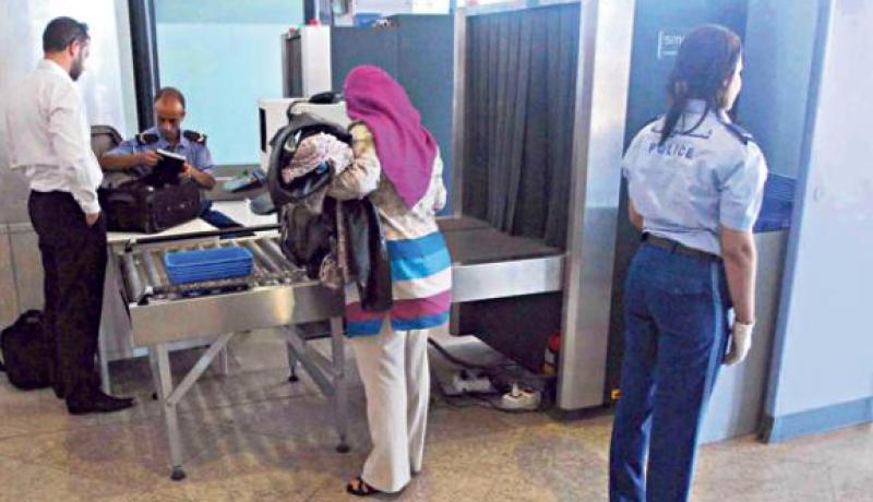 تفتيش دقيق بأجهزة سكانير في مداخل حظائر المطارات ولا توظيف دون موافقة أمنية مسبقة