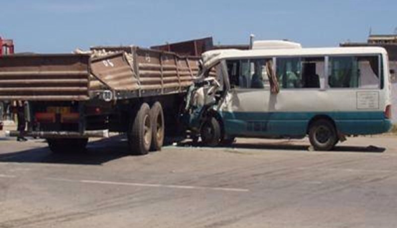 قتيل و16 جريحا بعد اصطدام حافلة نقل المسافرين بشاحنة في المسيلة