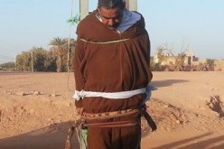 المحتجون على الغاز الصخري يكبلون مدسوسا في عمود كهربائي بعين صالح