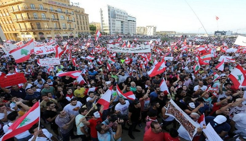اقتحام وزارة البيئة قبل ساعات من انتهاء مهلة طلعت ريحتكم بلبنان