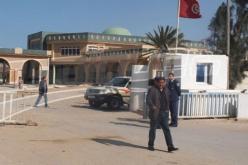 توقف شبه كامل للحركة بمعبر رأس جدير الحدودي في تونس