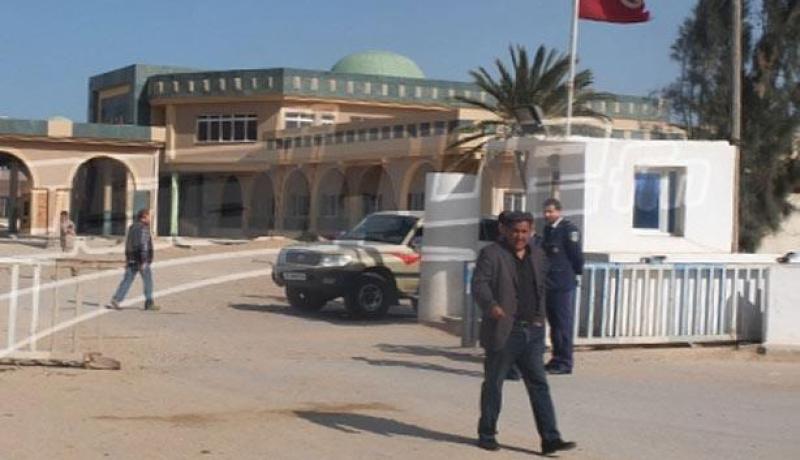 توقف شبه كامل للحركة بمعبر رأس جدير الحدودي في تونس