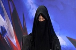 مذيع كندي يقدم برنامجه وهو يرتدي النقاب على الهواء مباشرة