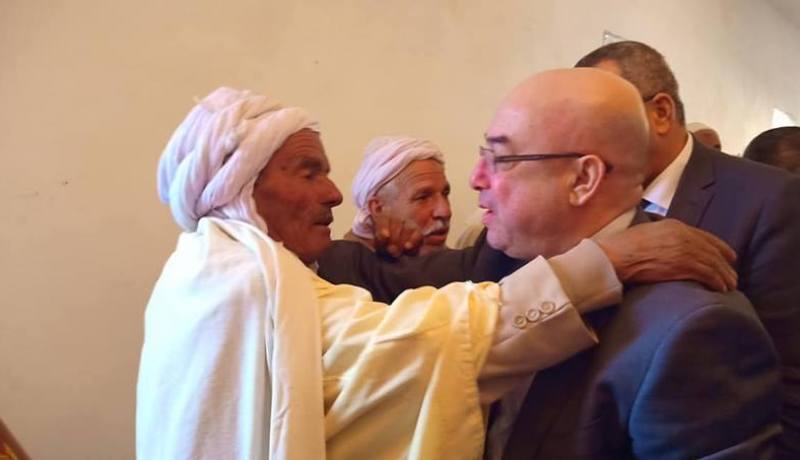 بالصور.. وفد من وزارة الداخلية يزور عائلة المرحوم عياش بالمسيلة