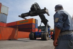 2000 مليار سلع محجوزة في موانئ الجزائر بسبب منع الاستيراد