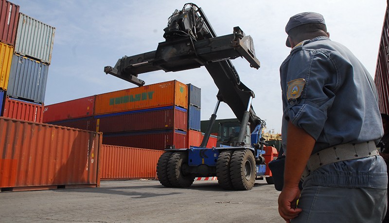 2000 مليار سلع محجوزة في موانئ الجزائر بسبب منع الاستيراد