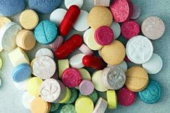 جمارك أولاد ميمون تحجز 600 حبة إيكستا بحوزة رجل و إمرأة في تلمسان