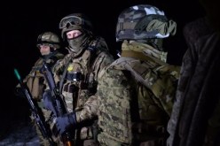 السلطات الأوكرانية تبدأ بسحب الأسلحة الثقيلة من شرق البلاد