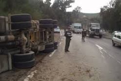 هلاك شخص وأصابة شخص آخر بجروح إثر انقلاب شاحنة بباتنة