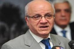 مدلسي يوقع على النسخة الأصلية لأول طابع بريدي مخلدا للذكرى 25  لتأسيس المجلس