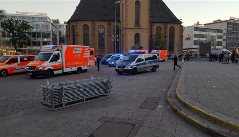 بالفيديو.. إصابة 4 أشخاص في حادث طعن بألمانيا