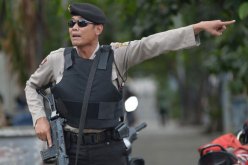 مسلح يفجر قنبلة قرب مبنى إدراي لإحدى القرى في اندونيسيا