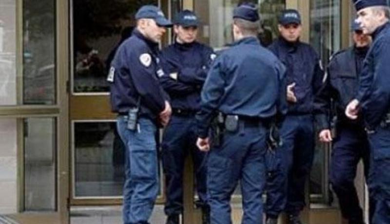 فرنسا تسمح لرجال الشرطة بحمل السلاح في غير أوقات العمل