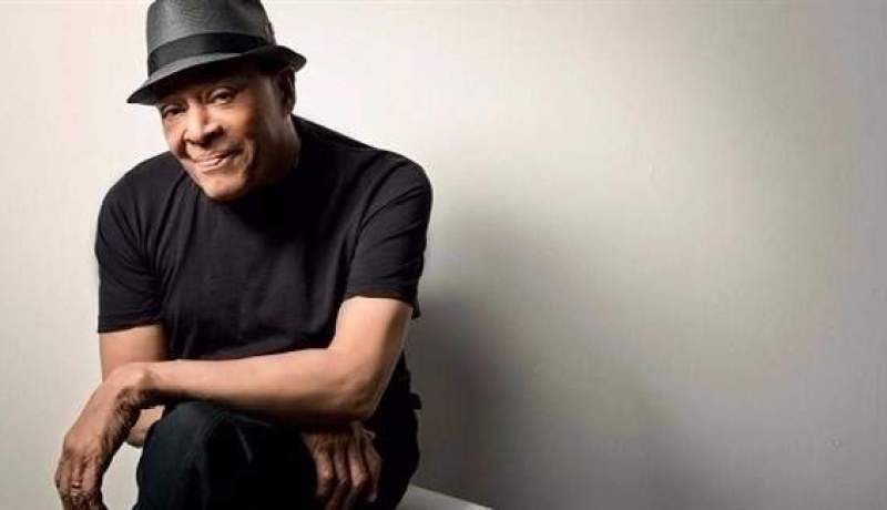 وفاة مغنّي الجاز الأمريكي آل جارو عن عمر ناهز 75 عاما