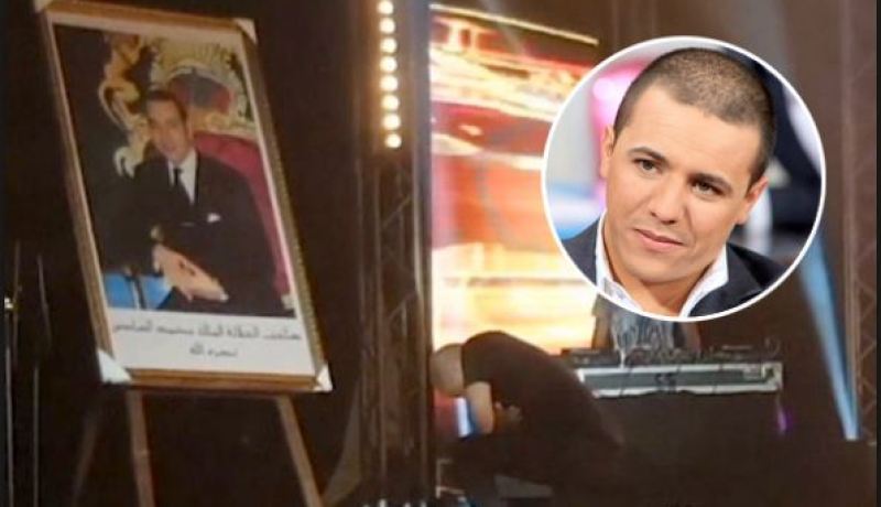 الشاب فضيل يصدم الجزائريين ويركع أمام صورة محمد السادس