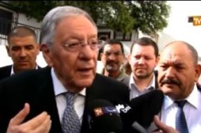 بالفيديو ولد عباس يشرف على مراسيم إطلاق إسم الأحرار6 على مقر حزب الأفلان