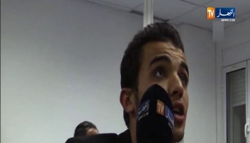 بالفيديو طالب جزائري يعلق على مباراة كلاسيكو الأرض من مقر قناة النهار