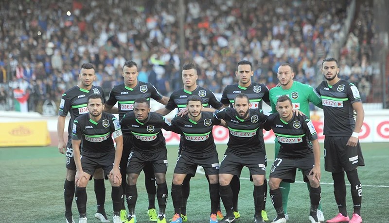 زيارة مفاجئة من حمــّار تكشـف سهر 3 لاعبين واتصال جديد مع بلخيثر