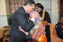 والي قالمة يهدي 4 مقيمين بدار المسنين “عُمرة”