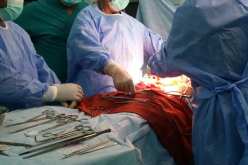 بالصور..توأمة طبية تساهم في إجراء 10 عمليات جراحية مستعصية بالوادي