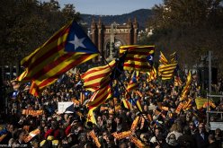 المحكمة الدستورية الاسبانية تلغي قرار برلمان كاتالونيا بالاستقلال