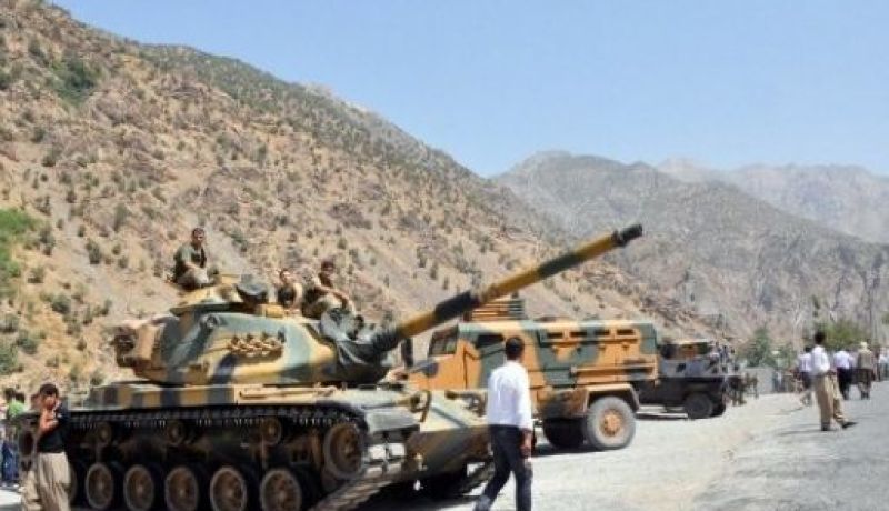 مقتل 5 جنود واصابة 7 في هجوم على قافلة للجيش التركي