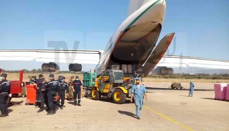 بالصور.. أولى الطائرات المحملة بالمساعدات الجزائرية تستعد للإنطلاق إلى بيروت