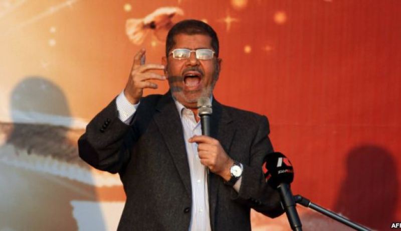 مرسي يوافق على حل لأزمة الإعلان الدستوري والبرادعي يفضل المواجهة