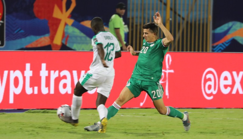 عطال: “لسنا أقوى منتخب في كأس إفريقيا.. علينا وضع الأرجل في الأرض”