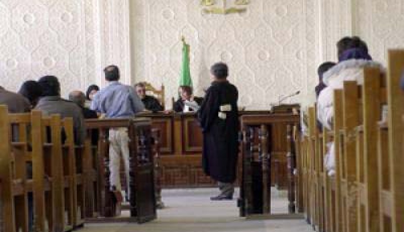 الشرطيان المحبوسان ينكران تورطهما ويؤكدان بأنهما كانا في عطلة مرضية