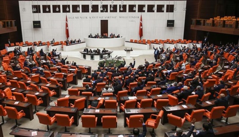 البرلمان التركي يعقد جلسة طارئة بعد محاولة الانقلاب الفاشلة