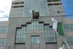 يقف في المحكمة بسبب تهمة السرقة و يعود إليها فور خروجه منها