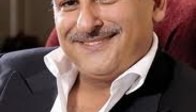 أمن مطار القاهرة يحتجز الممثل السوري جمال سليمان
