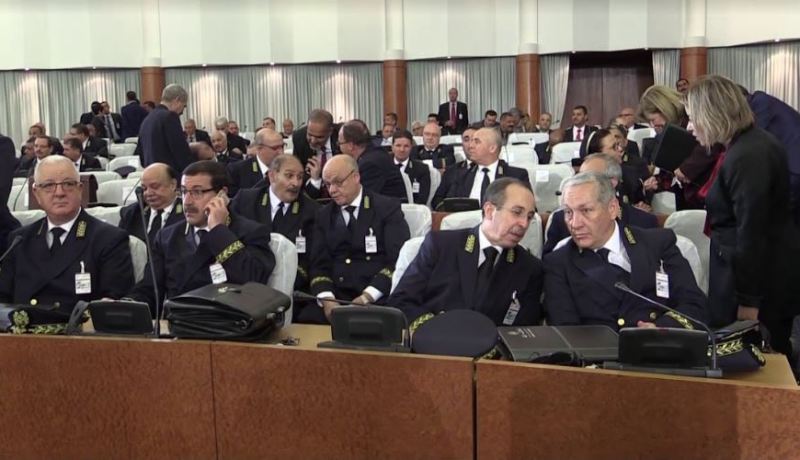 سلال يطالب الولاة بانجاح الإنتخابات التشريعية المقبلة